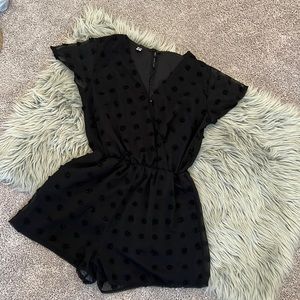 🖤Black polka dot tooled romper